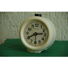 Часы - будильник  Янтарь    все работает