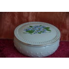 Шкатулка фарфоровая (  высота 3 см , диаметр 8,5 см )  целая