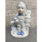 Декоративная статуэтка Мальчика Германия. 14 х 9 см.