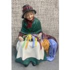 Винтажная фарфоровая статуэтка Бабушка продавец шелковых лент.  Англия Royal Doulton Silks and Ribbons. 1948 год. Высота 16 см.