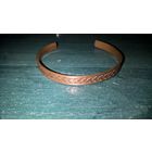 Медный браслет с орнаментом .