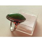 Кольцо с нефритом.