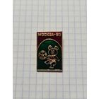 Значок ,,Олимпийский Мишка-футболист'' СССР.