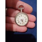 Женские карманные часы, винтаж, на ходу, диам.3см, с кнопкой 3.5см