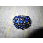 Кольцо объемное с синими камнями