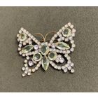 Брошка - бабочка из уранового стекла . Производство Чехия