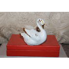 Фарфоровая статуэтка "Лебедь", CAPODIMONTE, Италия, высота 9 см., есть дефекты.