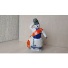 Статуэтка Сват из триптиха Наталка Полтавка по сюжету пьесы И. П. Котляревского, скульптор Трегубова В. М., Коростень, 1960-е фарфор СССР