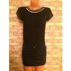 Отличная юбка мини на 42-44 размер. Хлопок. Цвет черный. Отличное состояние, хорошо сидит на фигурке. Замеры: ПОталии 44 см, длина 32 см.