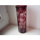 Ваза из СССР! ХРУСТАЛЬНАЯ ВАЗА ВЫСОТОЙ 23 СМ . НА ВСЕЙ ПОВЕРХНОСТИ ВАЗЫ НАНЕСЕН ЦВЕТОЧНЫЙ РИСУНОК.