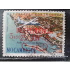 Мозамбик, 1975. Самолет над портом, надпечатка