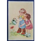 Девочки и цветок. Польша. 1940-50-е? Чистая