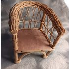 Миниатюрное плетенное кресло для кукольного домика. Лоза, дерево. 9х8 см