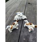 Два щенка и веселые буренки