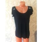 Интересная и красивая майка на 52-54 размер. Можно и на больший размер - но будет смотрится чуть плотнее на фигуре. Очень интересная модель, красиво украшена спина бисером, смотрится очень красиво