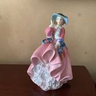 Статуэтка Дама в розовом фарфор Англия Royal Doulton винтаж