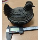 Старенькое блюдо для яиц. в виде курицы. Тяжелый немагнитный металл. Редкость