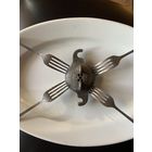 В отличном  сохране  воздушная закрутка -вентиль от самолёта серии "Юнкерс" и 4 вилки из нержавейки -всё с одного места! 90-е года.