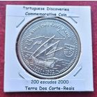Португалия 200 эскудо, 2000 Земля Кортириал.  Монета в холдере!