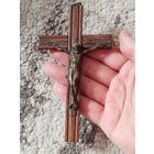 Старинный довоенный католический крест с бронзовым распятьем,с рубля