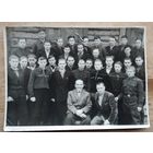 Фото выпуска группы шоферов в Минской автошколе. 1960 г. 12х17 см.