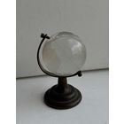 Стеклянный вращающийся глобус