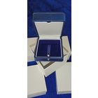 Торги . Футляры  в коробках   3 (три)  штуки   одним лотом . РАЗМЕР ФУТЛЯРА 7 см на 7 см .  Для монет , для украшений , слитков из Золота , Серебра , Платины