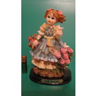 Статуэтка Девушка с корзиной и птицами