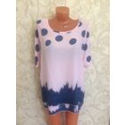 Легенькая майка на +-56 размер. Очень легкая ткань, Свободный фасон, красивая расцветка, выгодно смотрится н фигурке. Длина 75 см, ПОгруди 73 см. Отличное состояние, не мой размер, только примеряла.