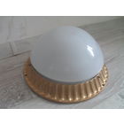 Старый подъездный светильник на 2 лампы.