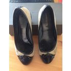 Туфли TOSCA BLU на 38,5-39 размер. Натуральная замша и кожа, очень удобные и мягкие. Длина стельки 25,5 см, небольшой устойчивый каблук 2 см, подойдут на широкую ногу.