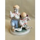 Дети кормят голубей. Полонное. С рубля