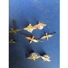 4 складские  эмблемы  советских  ВВС-разные  по  креплению и золотистости-одним  ЛОТОМ!