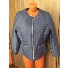 Красивая куртка на 48-52 размер (ориентируйтесь на замеры) интересного синего цвета, очень легкая, тонкая, качественно выполнена. Длина 59 см ПОгруди 59 см, ПОталии 52 см, длина рукава 63 см. новая