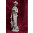Статуэтка фарфоровая  25 см   ( целая )