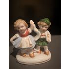 Статуэтка Дети Мальчик и Девочка Германия   винтаж с 1 рубля