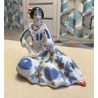 Статуэтка Фарфоровая Цыганка с картами . Полонное