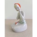 СТАТУЭТКА ФАРФОРОВАЯ " ЯГОДКА ". 13*7,5*8,5 СМ. МИНСКИЙ ФФЗ. СМ.КЛЕЙМО , ФОТО И ОПИСАНИЕ.