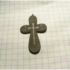 Нательный крестик.