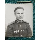 Фотография. Воин с двумя знаками ОТЛИЧНЫЙ.., спортсмен-разрядник, комсомолец.