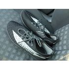 Кроссовки 42-42.5 чёрные лёгкие в отличном состоянии стираю в стиралке.