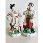 СТАТУЭТКА ФАРФОРОВАЯ  "ОДАРКА B И КАРАСЬ". БОЛЬШИЕ. РАЗМЕР - 25*12*10 СМ. 1976-1991 ГОДА. КИЕВ. КЭКХЗ. УКРАИНА. ПРОДАЮТСЯ ПАРОЙ- 2 ШТУКИ. СМ.ФОТО И ОПИСАНИЕ.