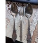 Столовые ложки с рельефным декоративным орнаментом СССР 1960-1980 сплав МНЦ клеймо ЗИШ- завод им.Шевченко 20,5 см. (2)+вилка в бонус