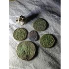 Монеты 1600-1700 годов и пуговка гирька