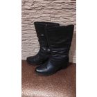 Фирменные сапоги Janita на 39 размер, Финляндия. Состояние новых. Купила, но все таки не мой размер. Подойдет и на полную ножку. На полную икру можно приспустить голенище вниз. Натуральная кожа