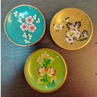 Винтажный набор тарелок клуазоне блюдце латунь эмаль 9.2 см набор из 3х штук . 1950-1980 год