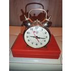 Механический будильник "Ритм", рабочий, высота 13 см., хорошее состояние.