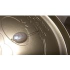 Перламутровая брошь в петлицу для костюма