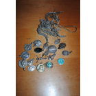 Коллекция состоящая из большого множества разных католических медальонов из серебра, мельхиора, и с исп. глуб. по серебрения!