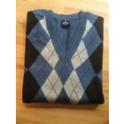 Стильный джемпер на 44-46 размер, качественный, интересная расцветка. В составе 50% шерсти, очень приятный на ощупь. Замеры Длина 69 см, ПОгруди 55 см, длина рукава 60 см. Отличное состояние.